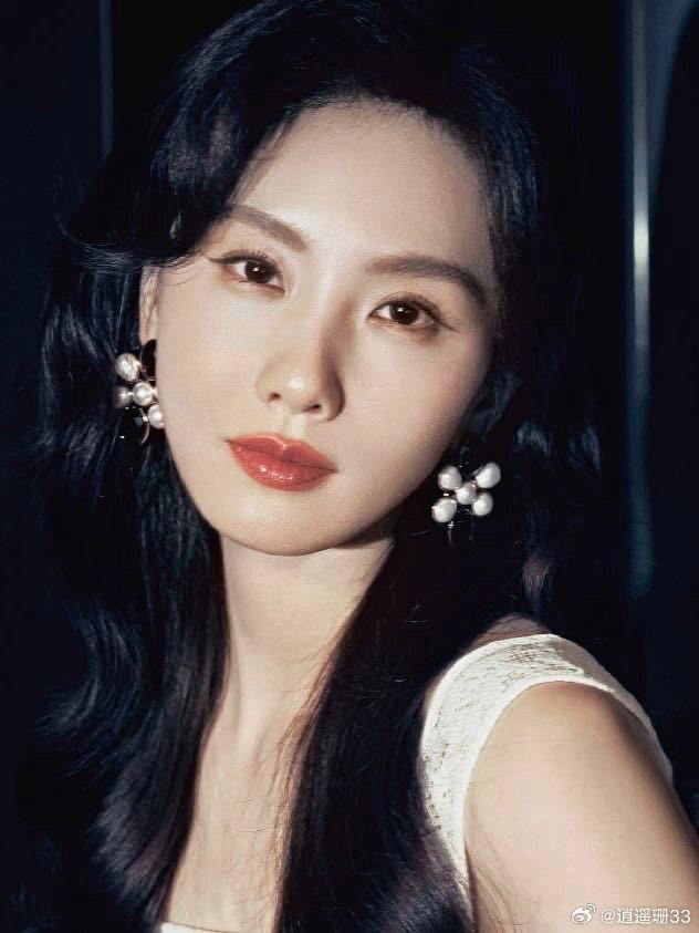 刘诗诗复古名伶既视感 你跟我说这是刘诗诗？！！！这简直高级感之神降临了，完全的复