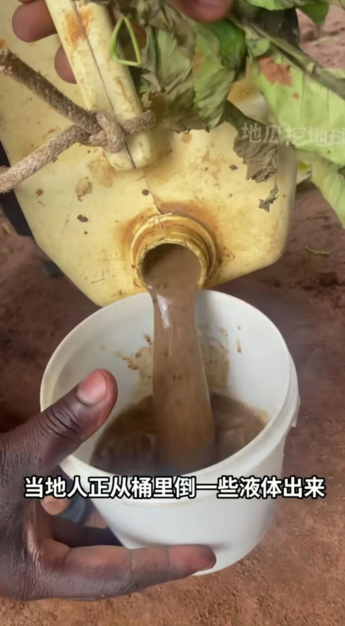 乌干达的啤酒

说起啤酒，相信很多人都是非常熟悉的，啤酒🍺是清亮微微发黄，并且