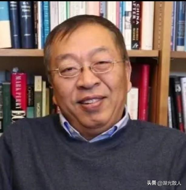 十个汉奸九个丑。
内心的丑陋真的能摧残外貌，所谓相由心生并非空穴来风，跪久了脊梁