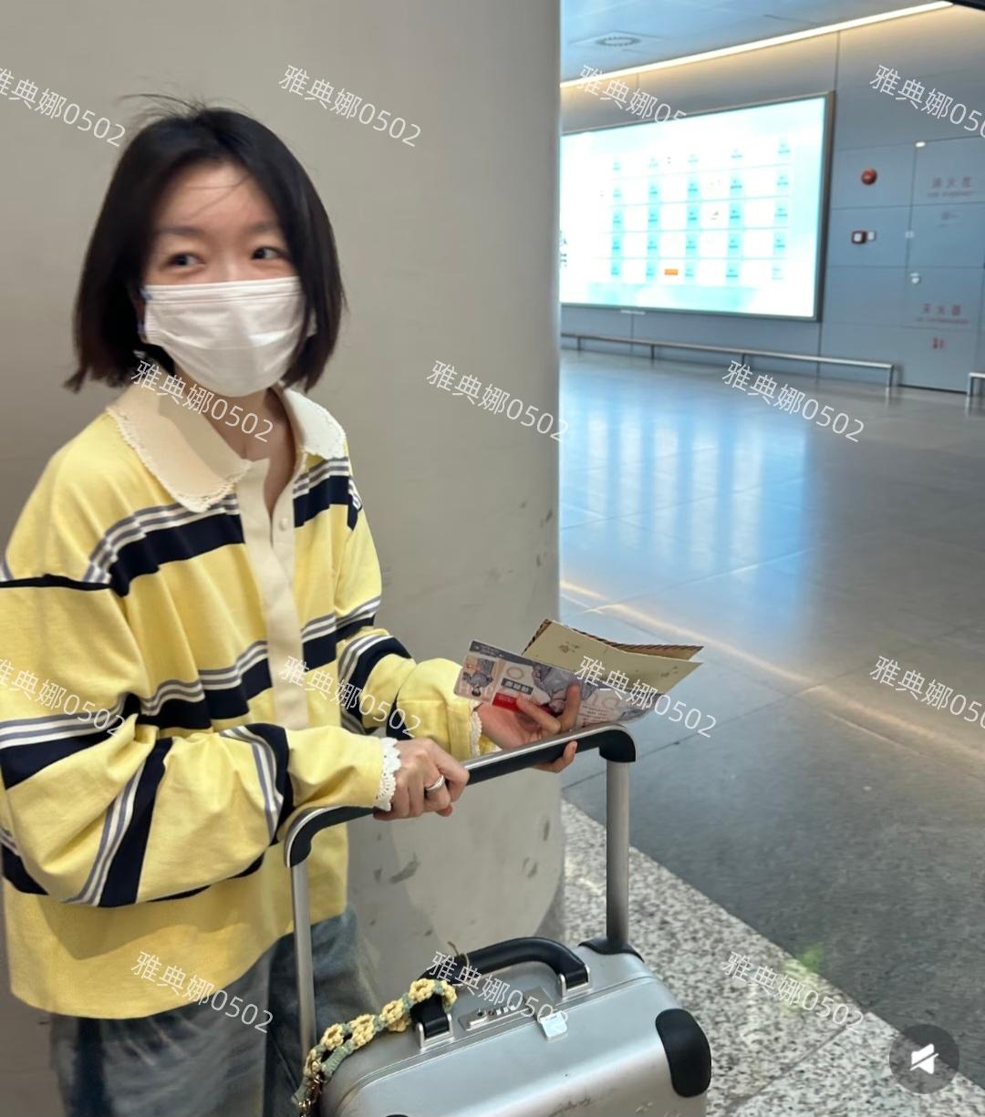 周冬雨都35岁了怎么还是那么年轻有少女感？
在虹桥机场遇到她了，她不愧是谋女郎出