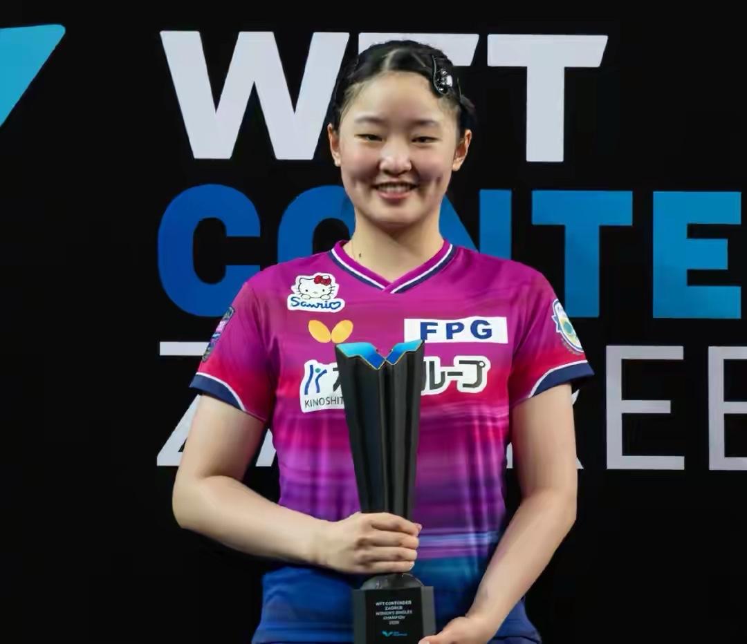WTT常规挑战赛萨格勒布站冠亚军决赛，日本小将张本美4:3战胜中国澳门朱雨玲，获