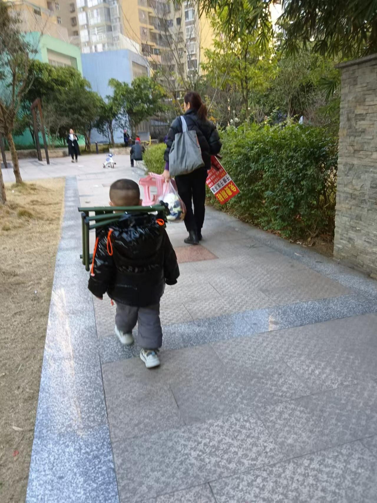今天有人问我以前是不是做老板娘的，自己突然一阵心酸，没认识我老公的时候...