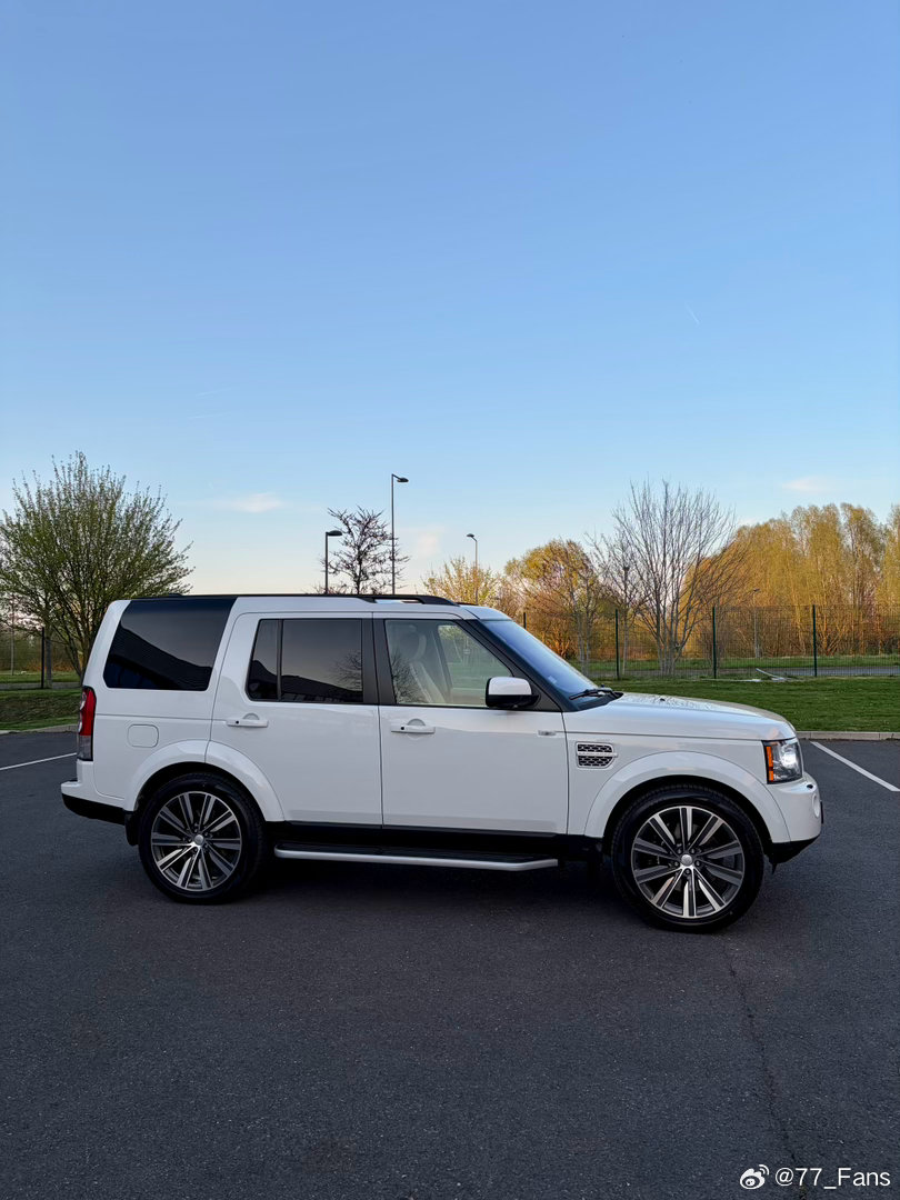 本周的通勤工具： SU7 Ultra + 发现4 5.0 V8。 下周的通勤工具