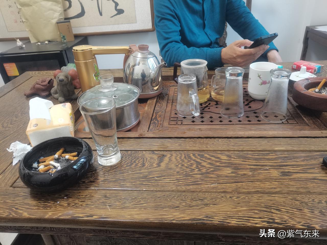 曾经年入几百万的大老板，做消防工程做了30年，也辉煌过，也挥金如土过！

如今不