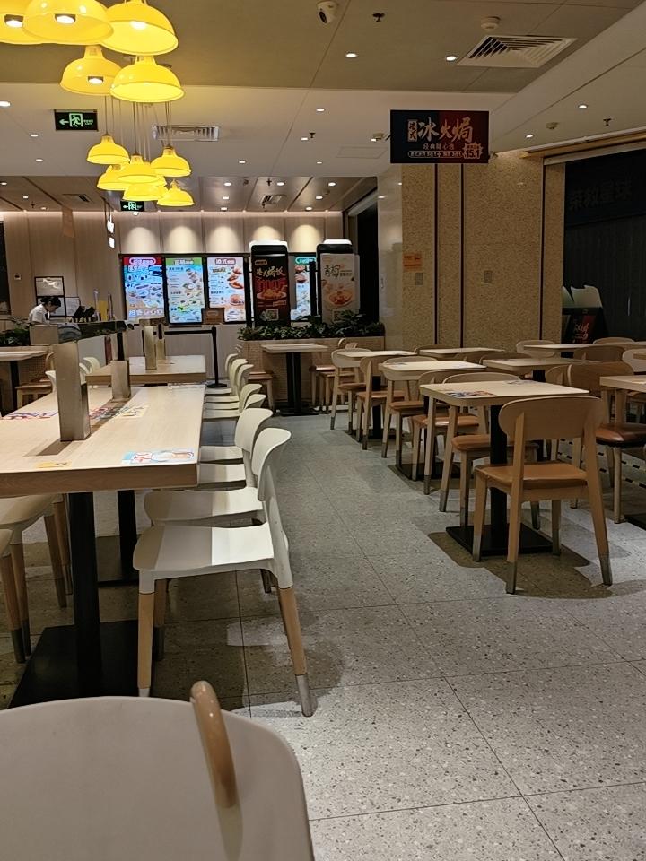 人生低潮时，该做什么人生低潮时，需收敛锋芒，稳定情绪，开源节流，虚心请教，能伸能