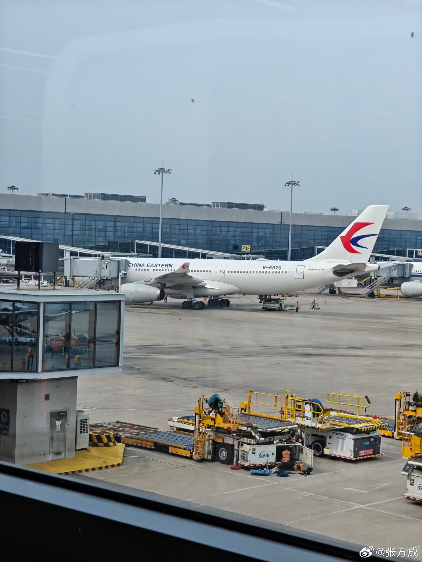 晚点一小时准备起飞飞回美丽的海滨城市→大连 上海·上海虹桥国际机场