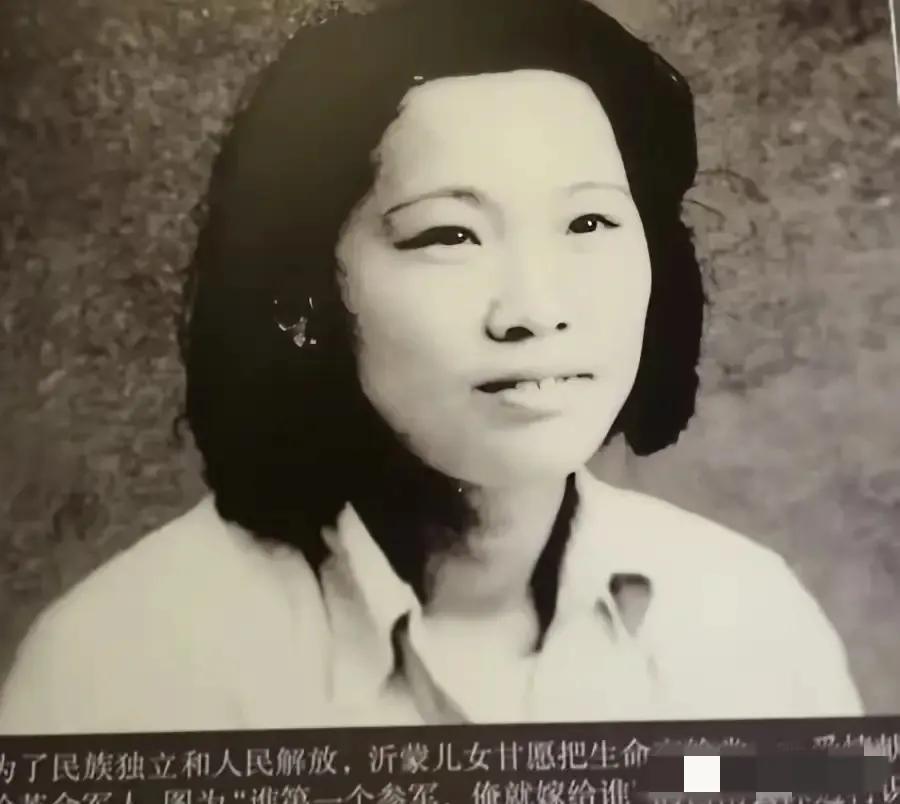 1950年，解放军连长转业回家，可在登上火车的时候，他却发现一个衣衫褴褛的女乞丐