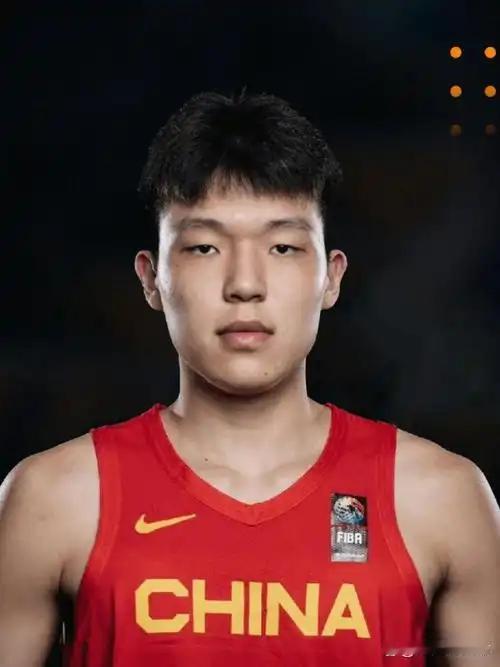 杨瀚森的高球商在NBA能形成一定优势。他有着高于平均水准的传球能力，能在高位和低