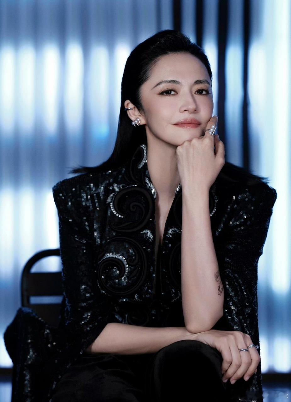 姚晨话剧非穷尽列举保剑锋演老公郭紫铭演儿子，这一家人阵容一摆，话剧圈今年最大饼没