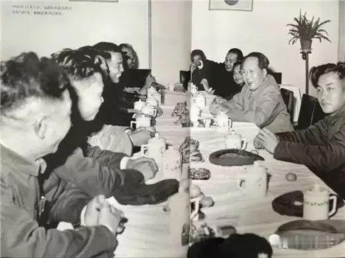 历史上的今日  1958年12月7日晚上，和邓小平、彭真在武昌洪山宾馆接见红安、