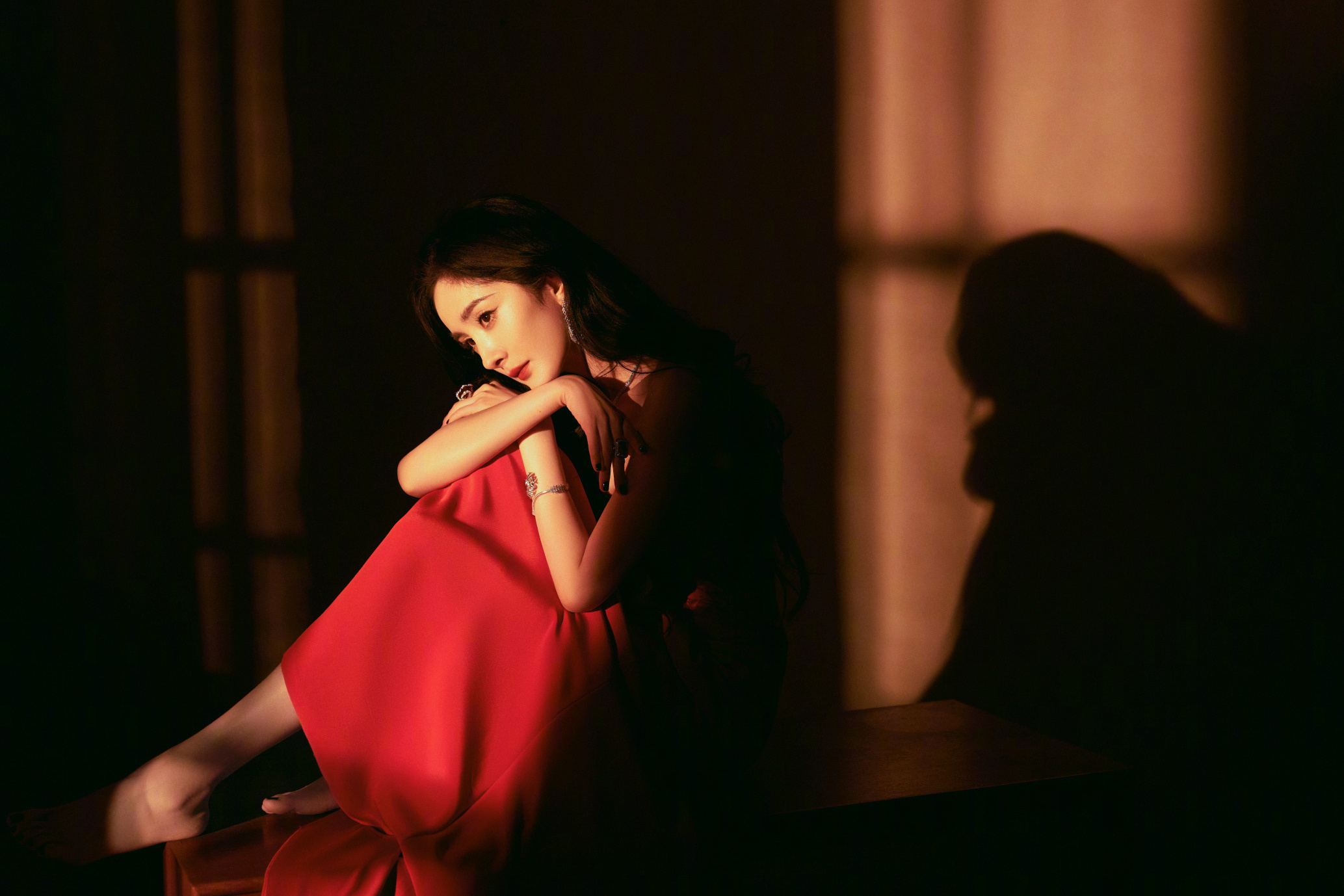 杨幂 🌺她好红，佩戴价值四百万高级珠宝。 