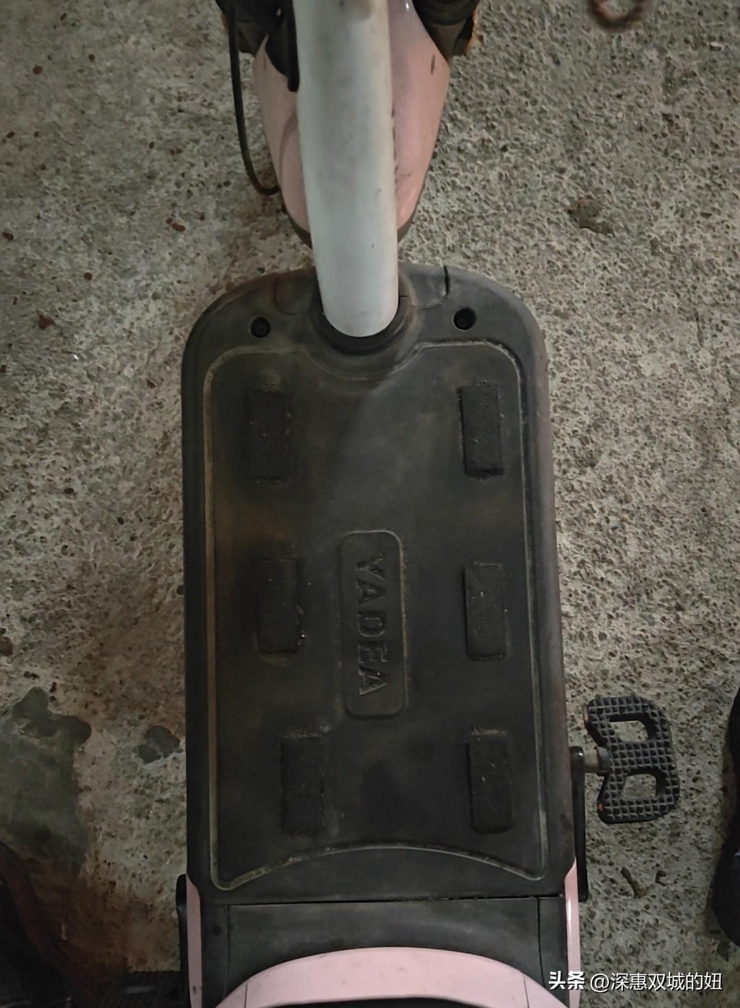 男人要是沾上赌就废了。
早上小电驴送完娃上学，老妈给我电话聊天时，还问我，我老公