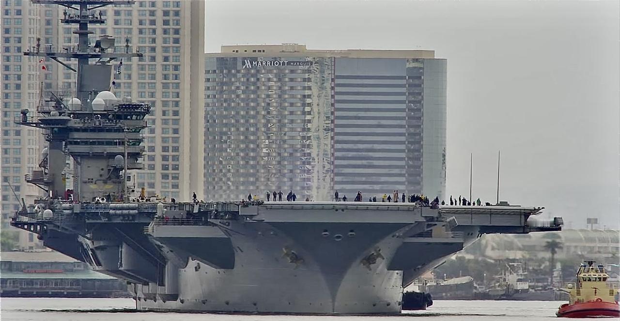 罗斯福号航舰出港