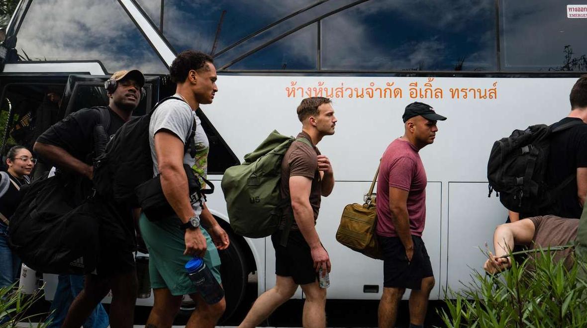 据泰国双语媒体9月4日报道，美国“林肯”号航母在完成长达9个多月的海上部署后，停