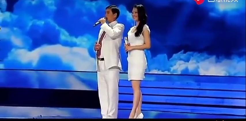 大衣哥越来越帅了，歌声嘹亮，声音甜美。他的唱功是很多专业歌手无法媲美的。
   