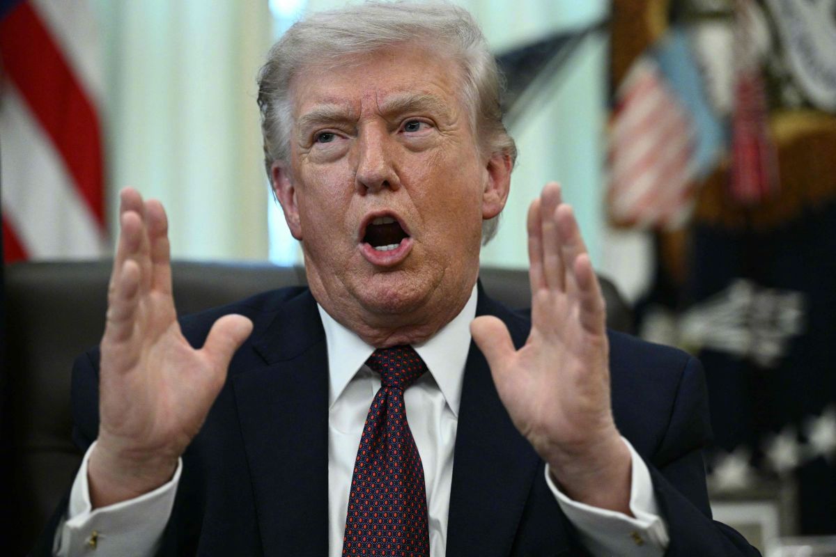 #特朗普正考虑进一步调整内阁#【美媒：#特朗普对两部长不满# 正考虑进一步调整内