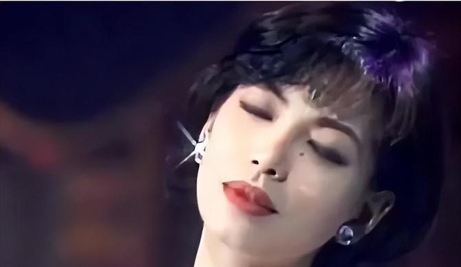 1985年，蔡琴嫁给大她10岁的杨德昌，对方表示“只结婚，不同房。”蔡琴同意了，