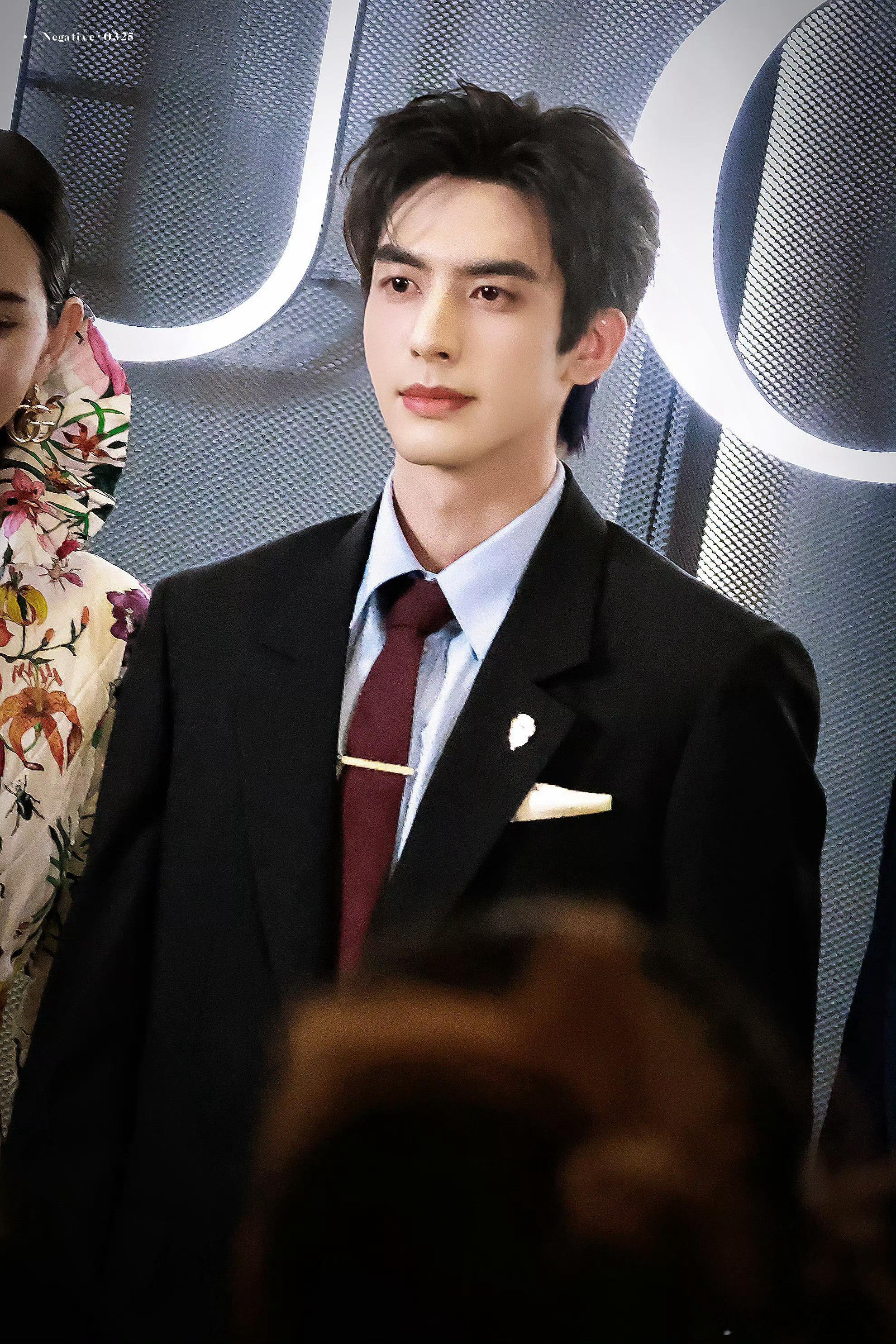 宋威龙曼谷宋威龙 的威是权威的威！这句话是真理！ 