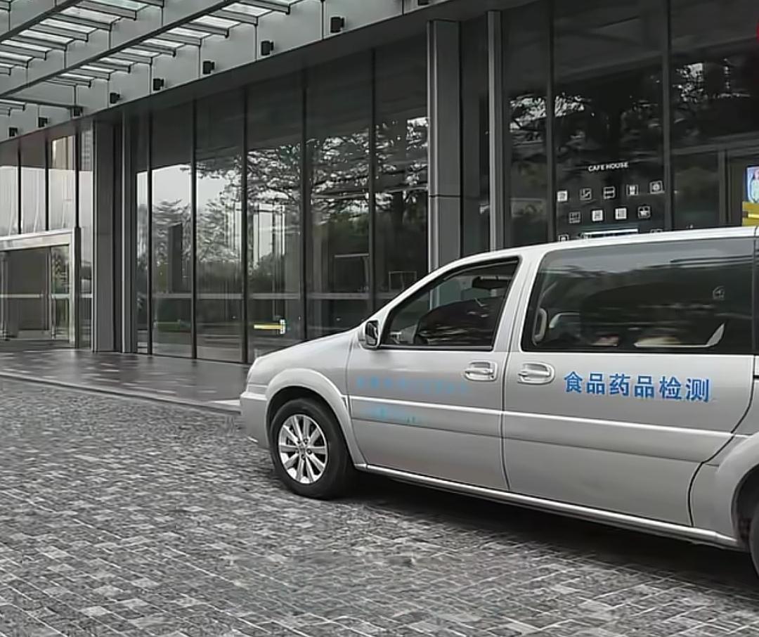 发布声明的“优思益官方”，到底是谁？
所谓的“优思益官方”，其实就两个人设

表
