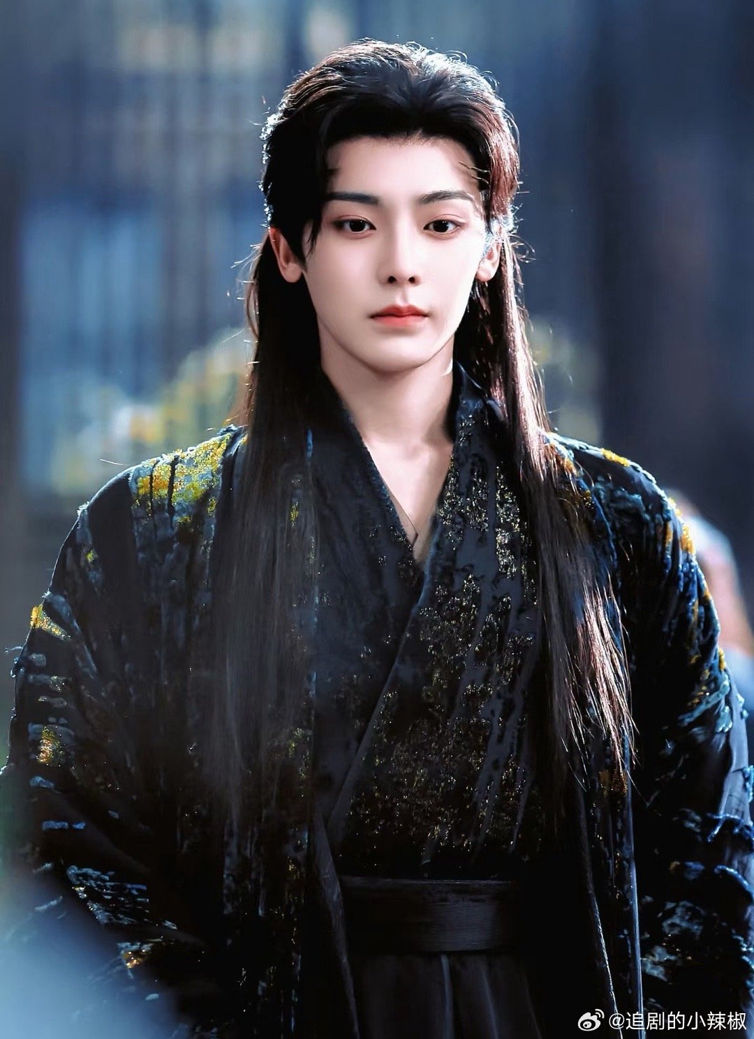 他是真的吃到古偶红利了，无缝进组也乐此不疲 