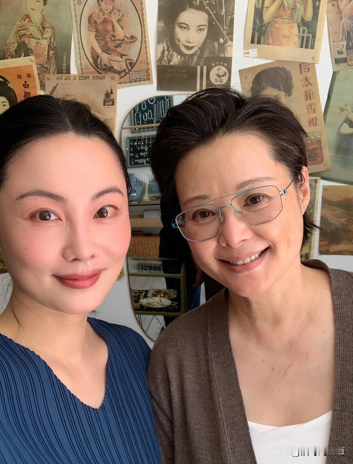 53岁袁立巴黎瘦10斤！与小12岁老公恩爱散步～～演员袁立带着三婚老公梁太平在巴