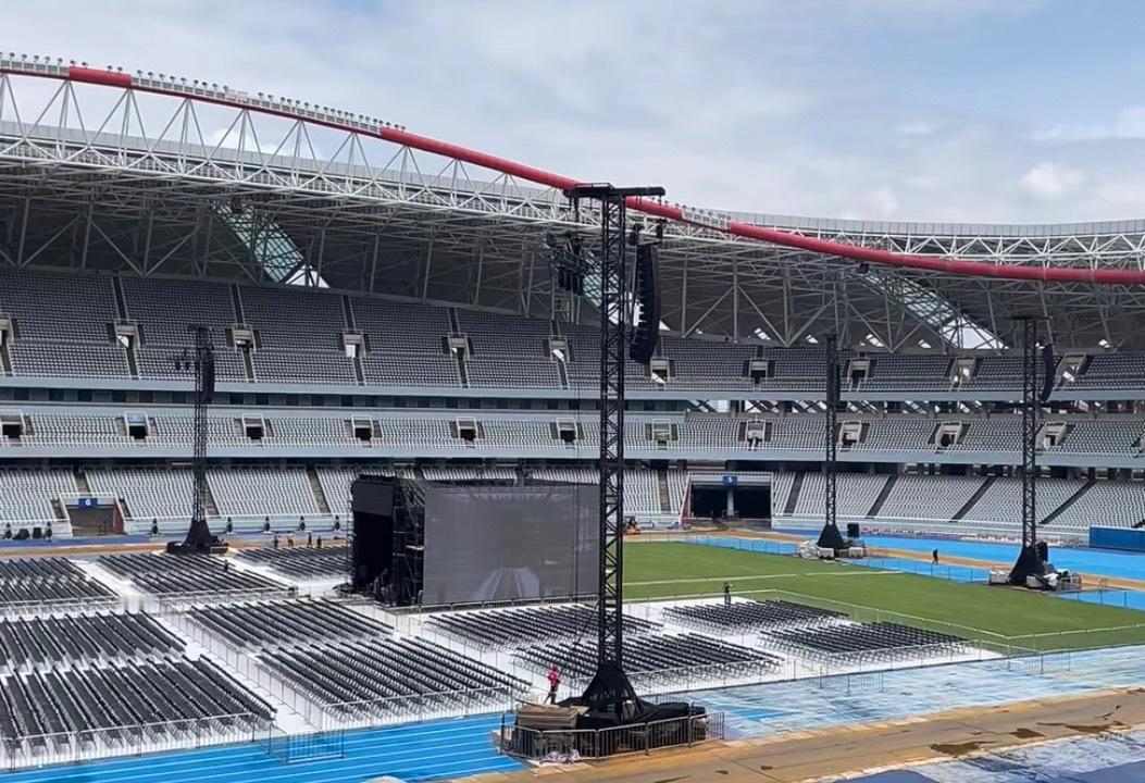 陈楚生 这个南昌国体看得我眼睛花了有人数了放了八十多排座位吗？ 