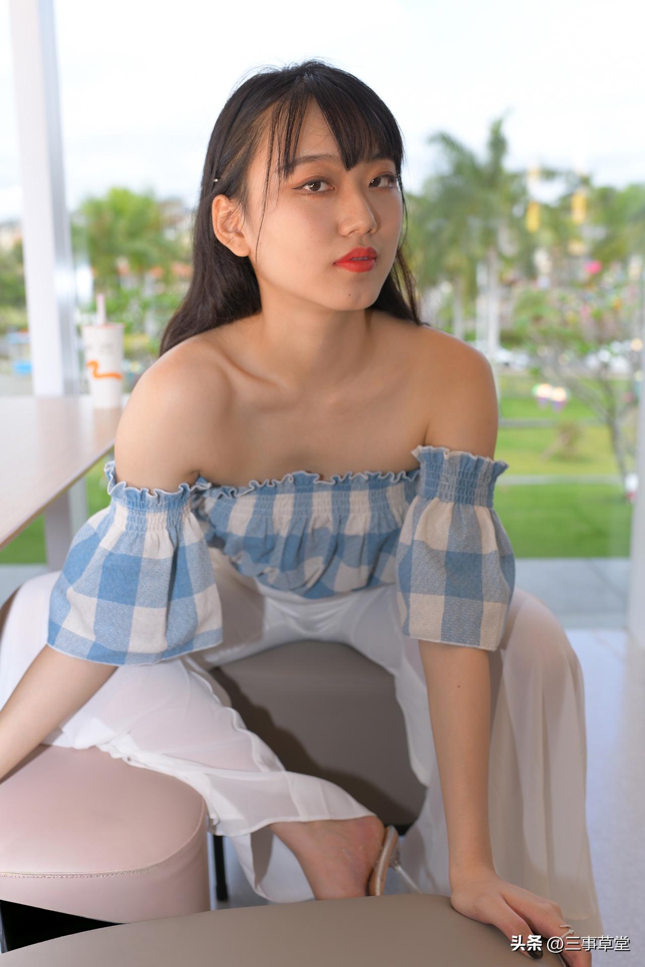 阳光下的自信微笑，仿佛在说：今天，你也是最美的风景！ ​​​