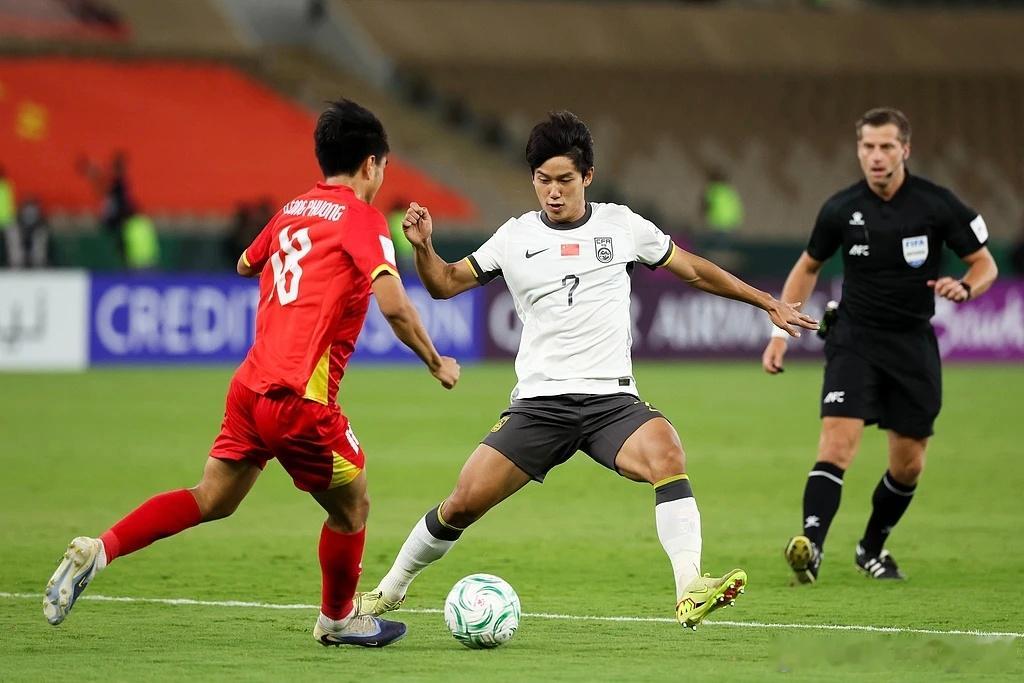 u23国足3比0越南u23 中国U23男足以3:0完胜越南队，成功闯入决赛！不得
