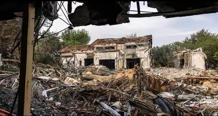 8月11日，扎波罗热钢铁厂挨了一记重击。7名工人死亡，至少24人受伤，生产线停了