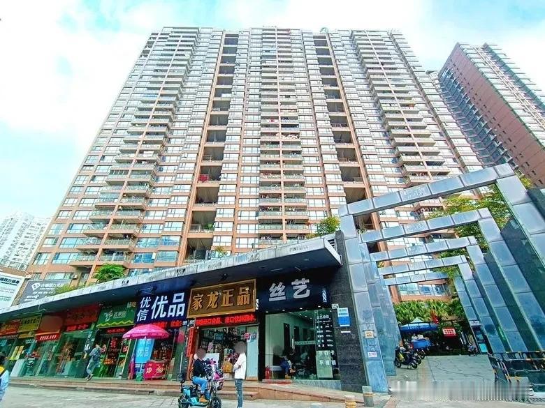 南二外学位房4折拍卖……

厚德品园位于南山粤海街道办，紧挨着深圳大学，近期在拍