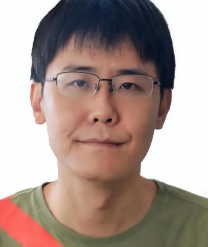 2002年，22岁的清华高材生刘海洋，在动物园将浓硫酸先后泼向五只熊，本以为会遭