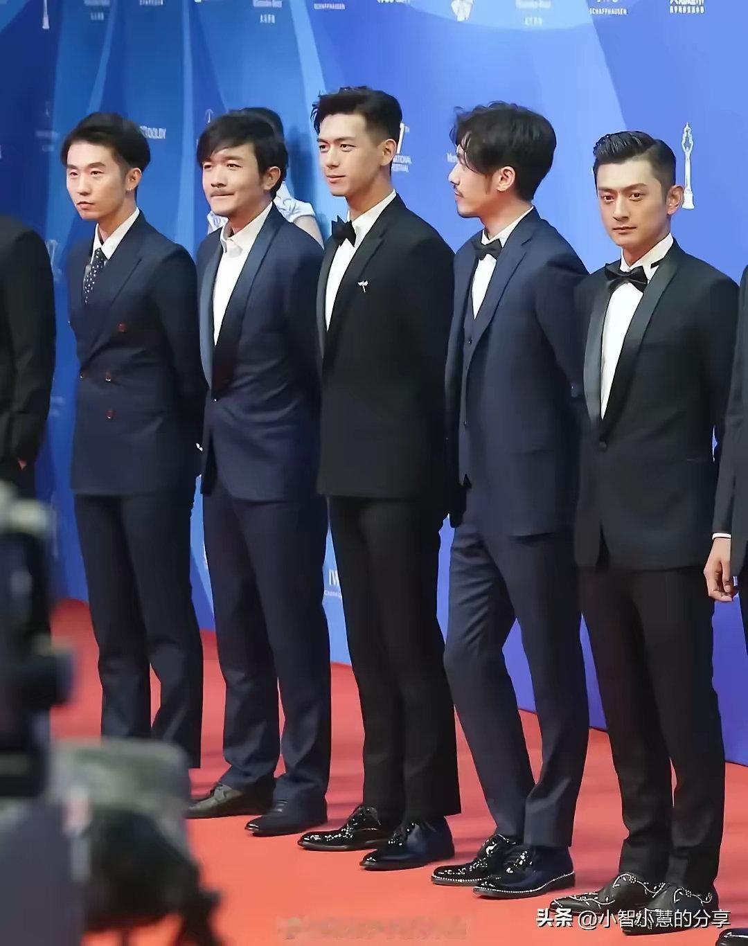 突然发现，李现才是真正的合影杀手。 