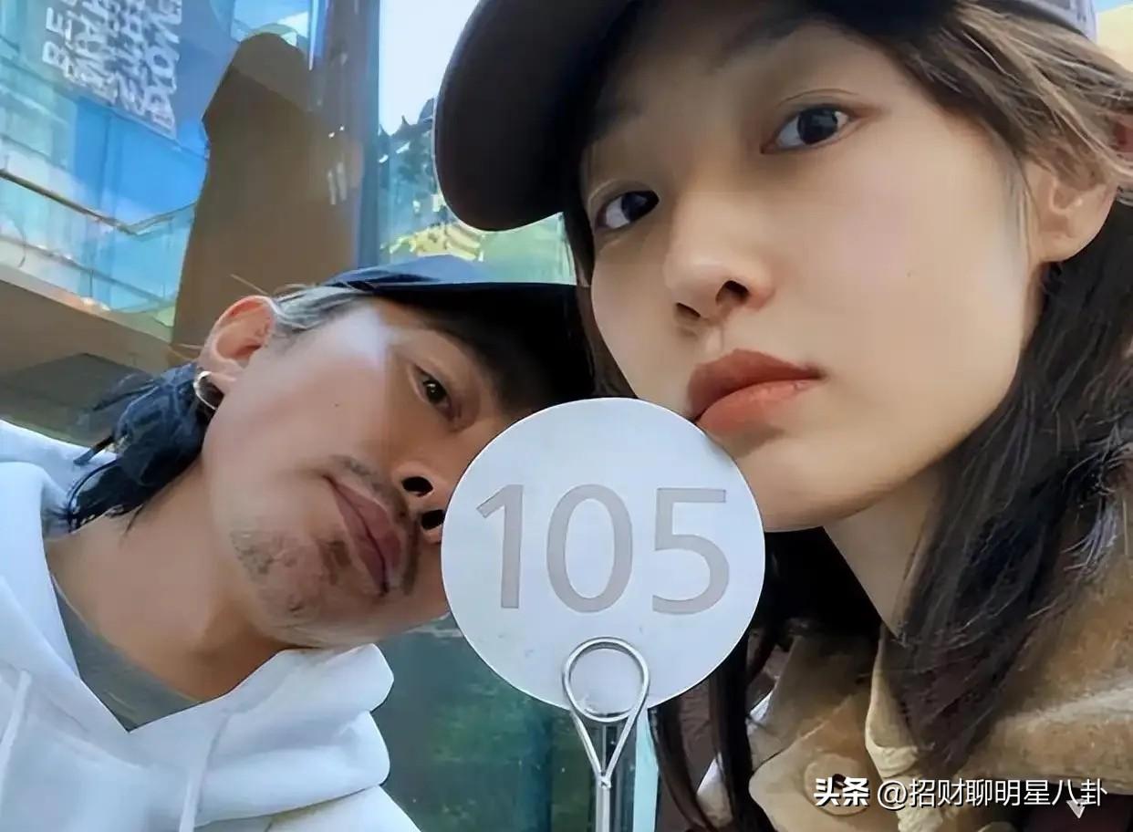 白百何至今没有回应关于新恋情，也没有回应婚姻状态，试图用冷处理解决。

我觉得这