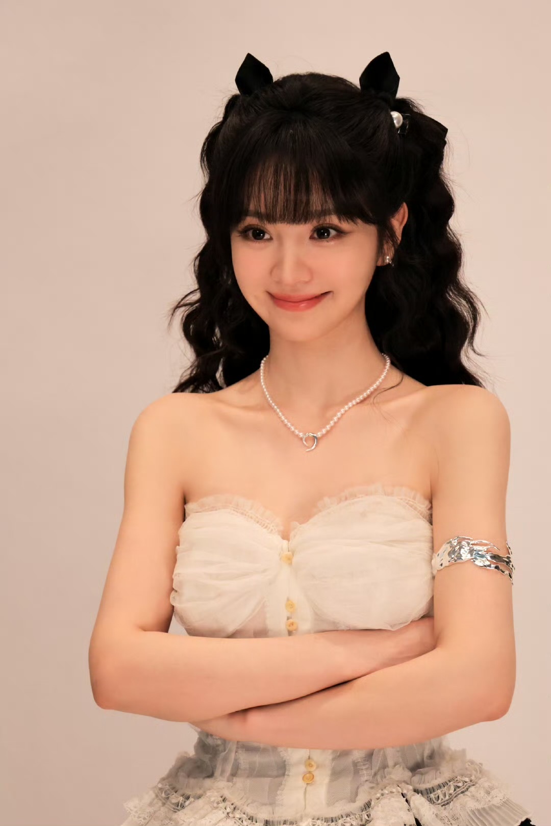#娱乐[超话]##田曦薇蕾丝黑白拼接裙# 田曦薇这个造型美呆！！#田曦薇猫耳造型