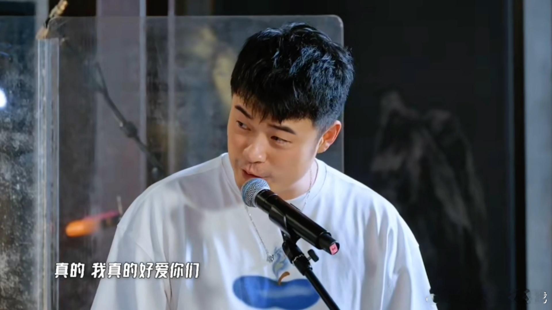 邓超陈赫唱哭了鹿晗看邓超陈赫哭了的表情五哈名场面暴击来袭！邓超陈赫一改搞笑本性，