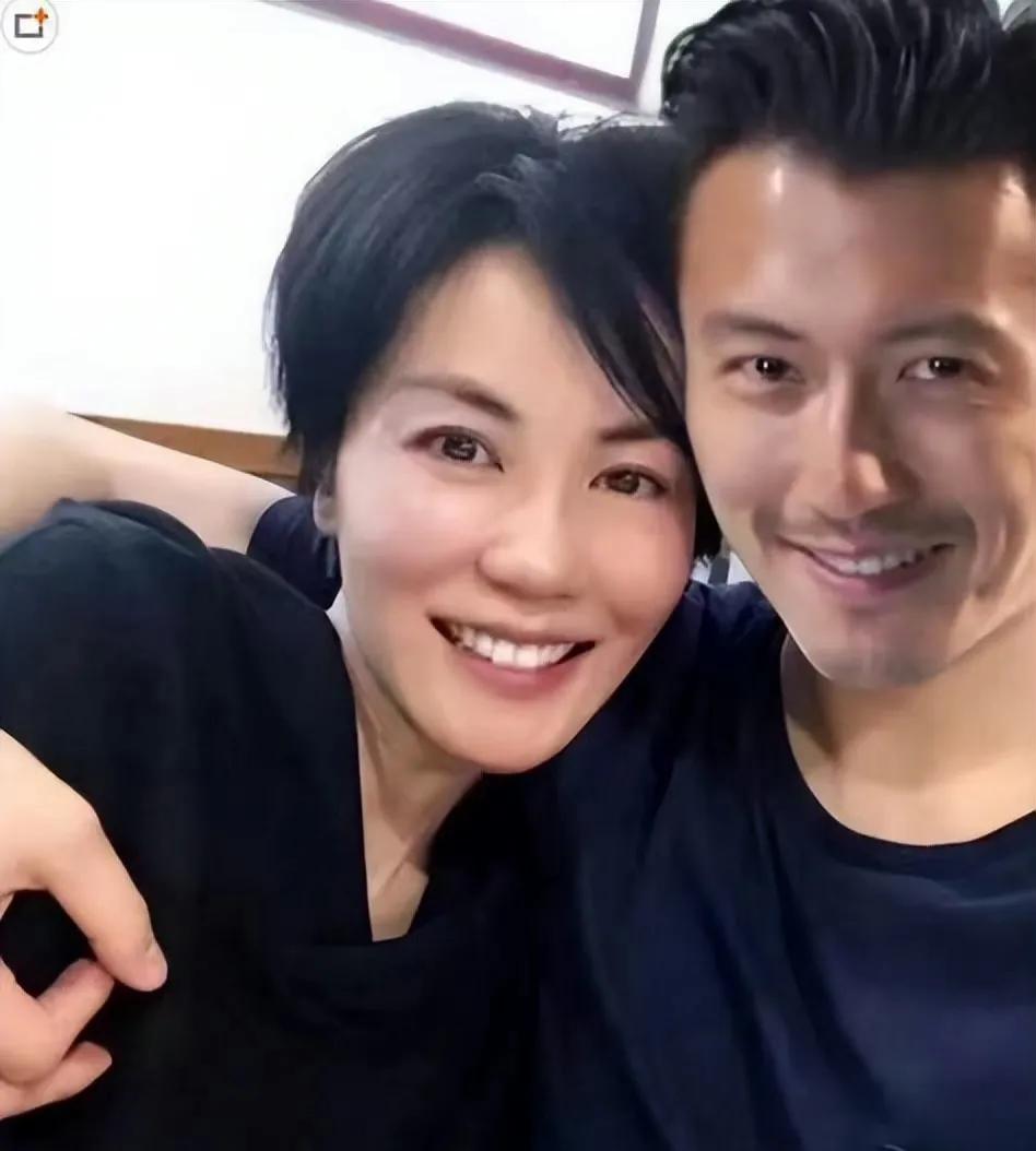 王菲是不是真的幸福

我不评价

但有一点可以肯定，那就是谢霆锋的心一直在王菲的