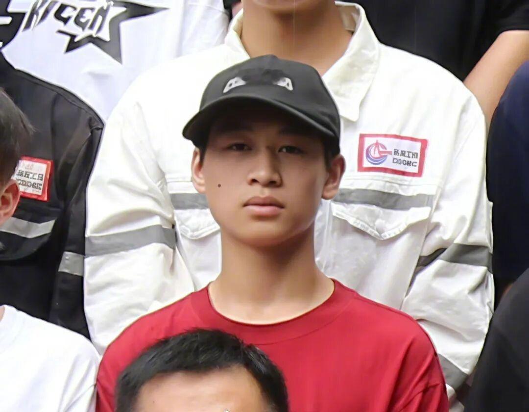 【柳州19岁小伙朋友圈发完再见后失联19岁失联小伙患有抑郁症至今无消息】10月1