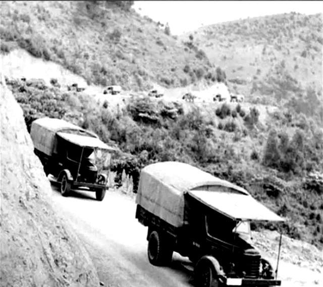 79年参战老兵：前面交火，连长不许下车，让我们用背包垫着挡流弹
 
那是1979