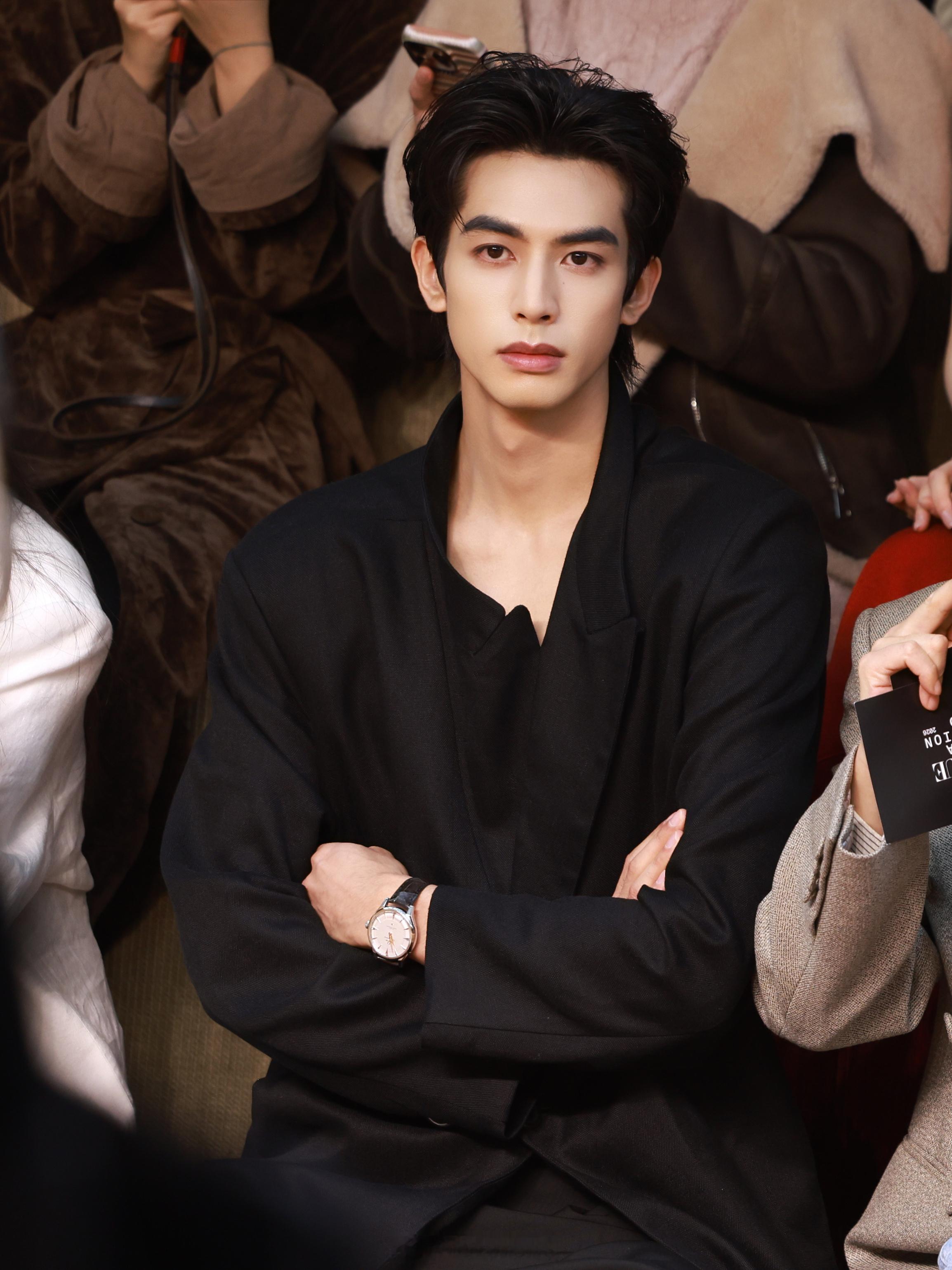 如果宋威龙和田曦薇合作新剧的话，你们觉得宋威龙和田曦薇谁应该一番呢？还是都应该平