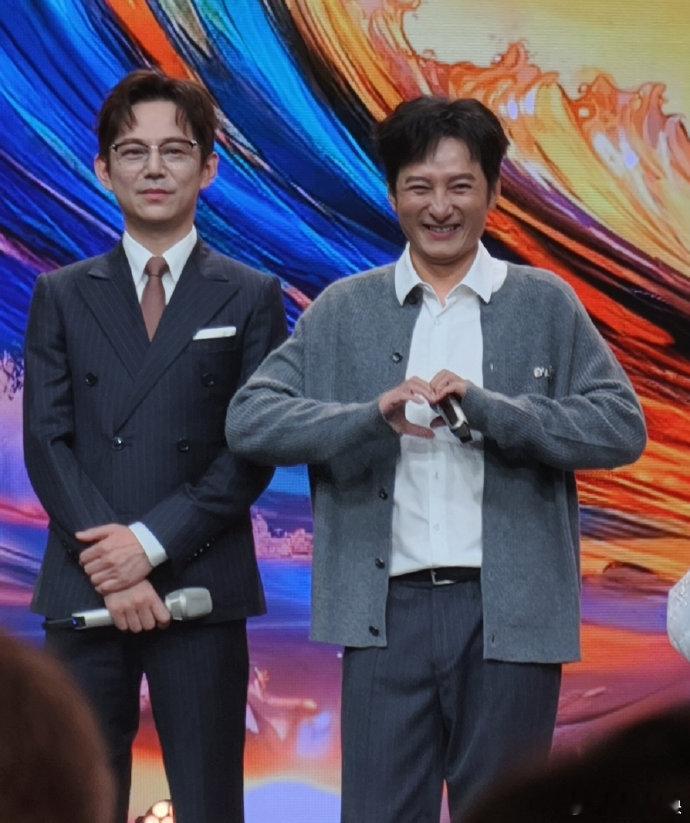 李维嘉何炅相拥而泣李维嘉回归湖南卫视 何炅一句