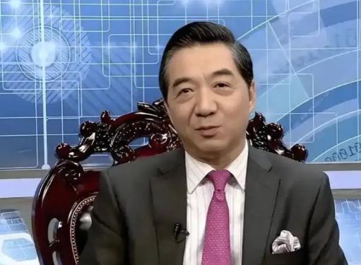 不得不佩服张召忠教授！
当年他说特朗普如果再干一届，能把美国从头把交椅上给拉下来