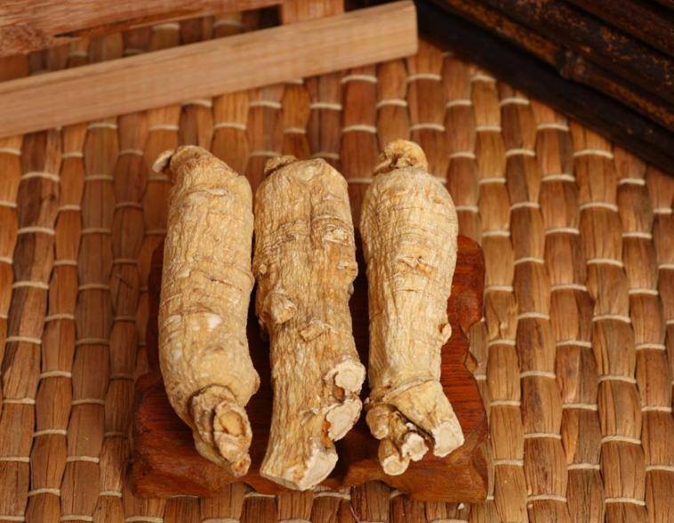 71岁大爷每天饭后含两三片西洋参，3年过去，他的身体怎么样了？

