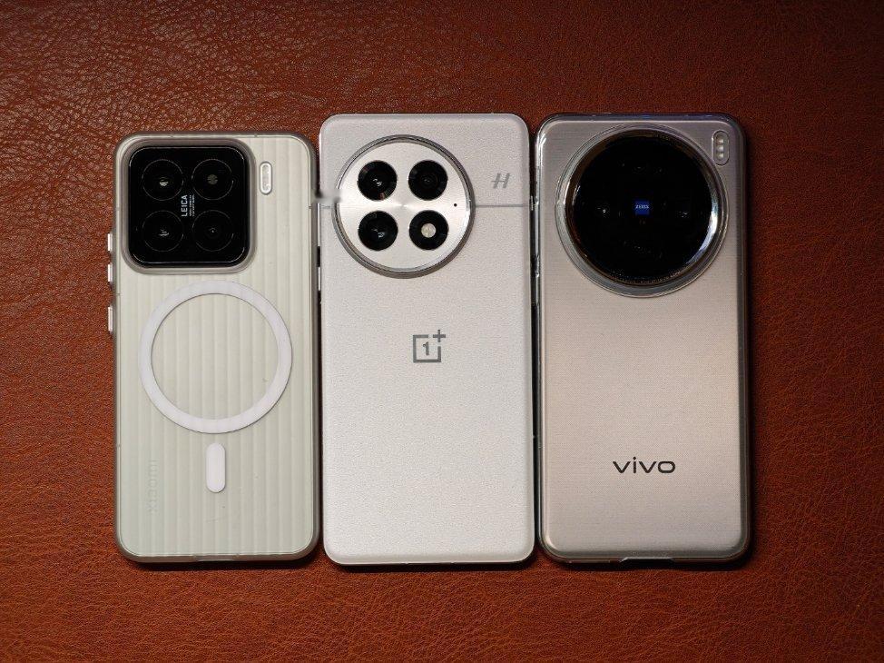 从现有情况来说，小米15包含三点正确第一点正确就是设计，小米15 Deco部分没