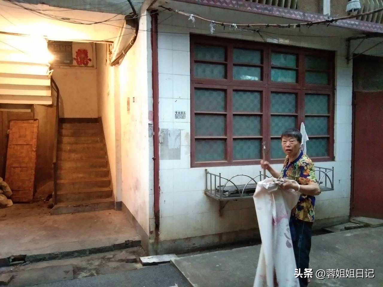 我也快要长大成图上的这个婆婆仉模样了，老了。我不服老也不行。
先生昨天说我横什么