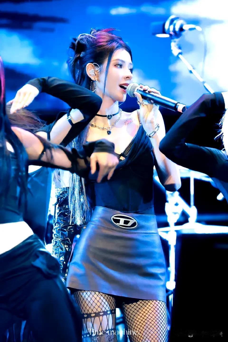 张予曦，好酷！

10月2日，王思聪前女友张予曦冲上热搜，原因是她在温州大麓青年