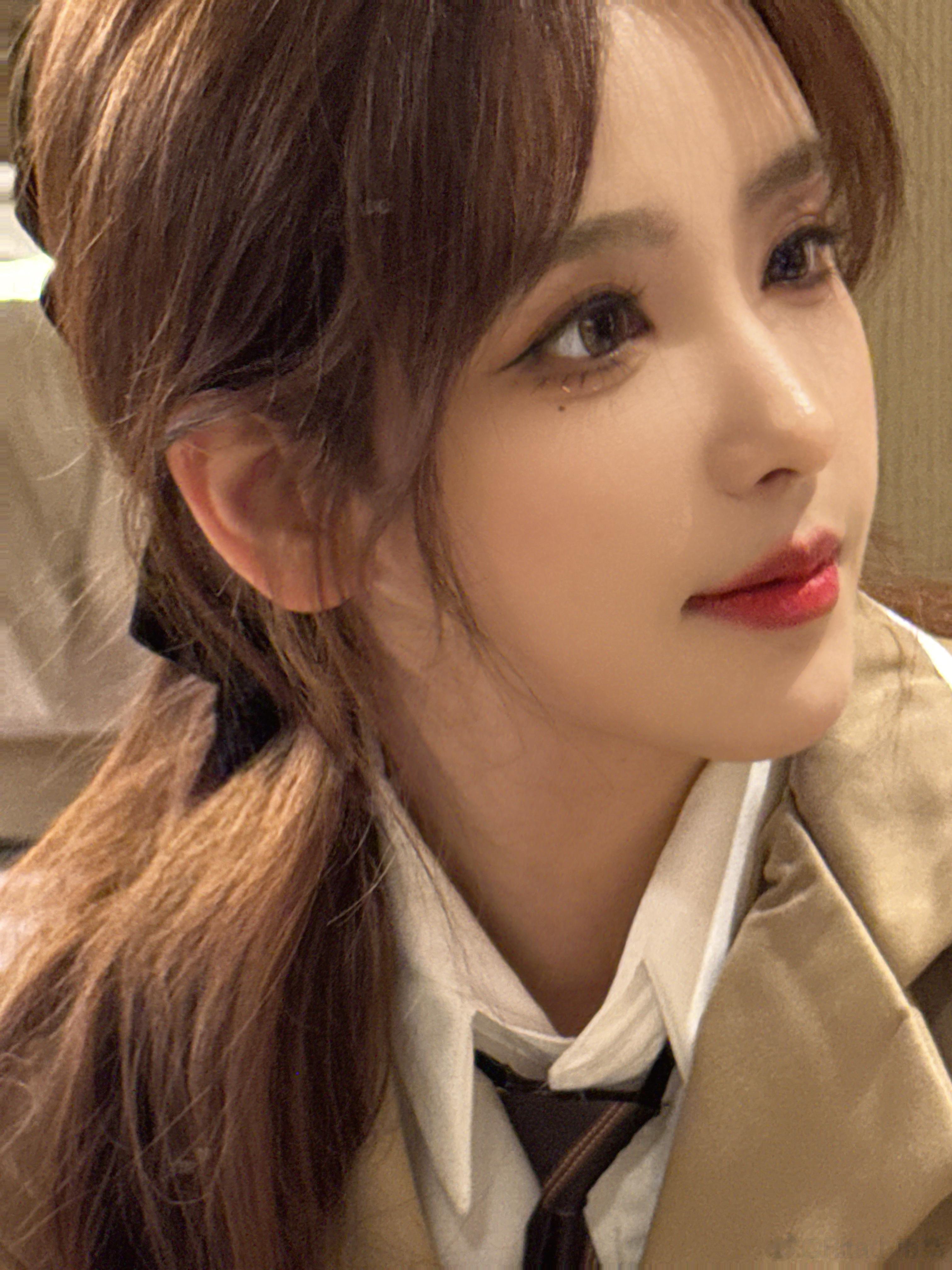 LPL官方解说Rita分享照片：hi ～想听句我想你了