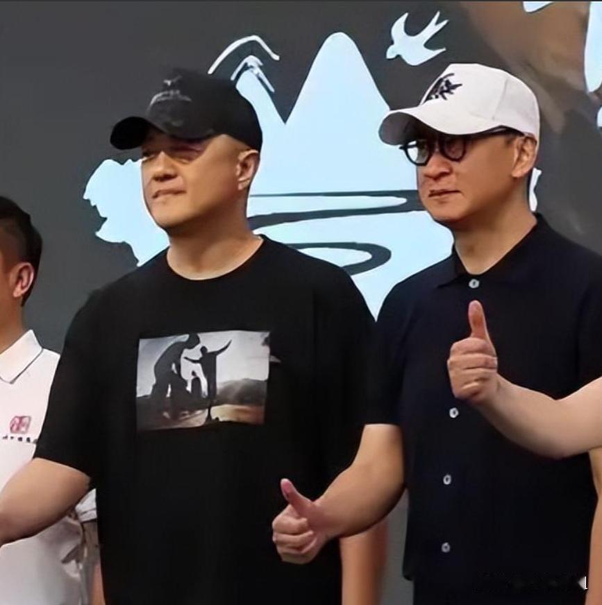有一种明星，是被全网劝退做生意的。

以前大家都劝李亚鹏：“收手吧，你不是这块料