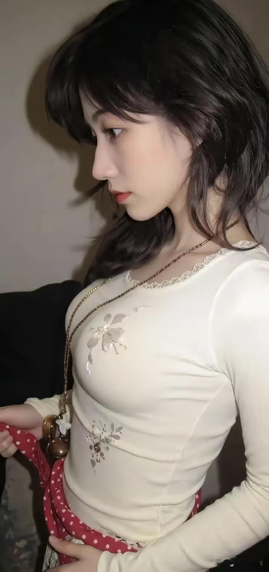 人只要暴露在世俗中，
他就几乎不可能
有任何成就，
因为时间全被
废事占满了。