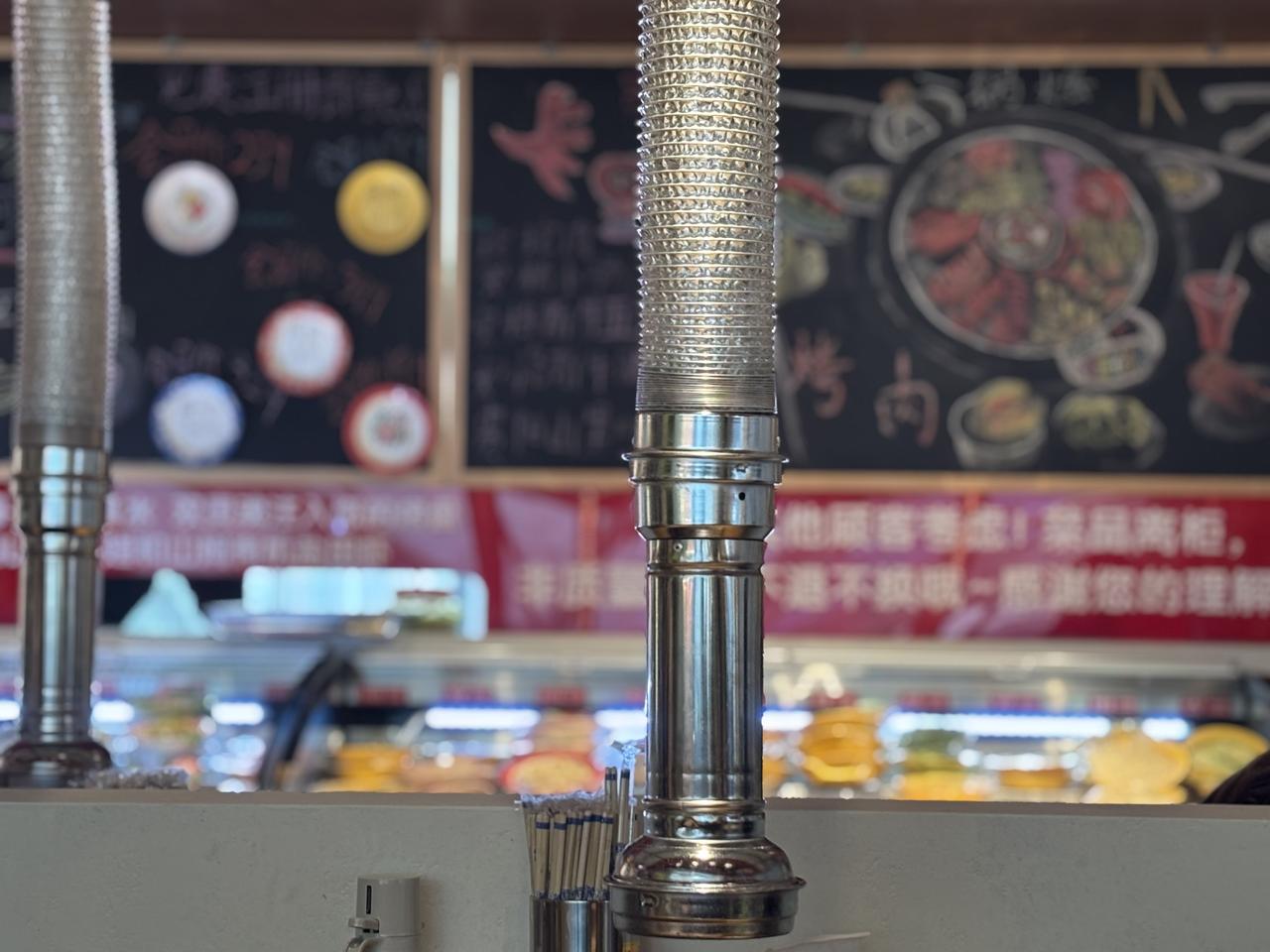 中午的时候，我边吃饭边刷头条。同事问我：不算拆迁户和老板，你说那些有房、有车、没