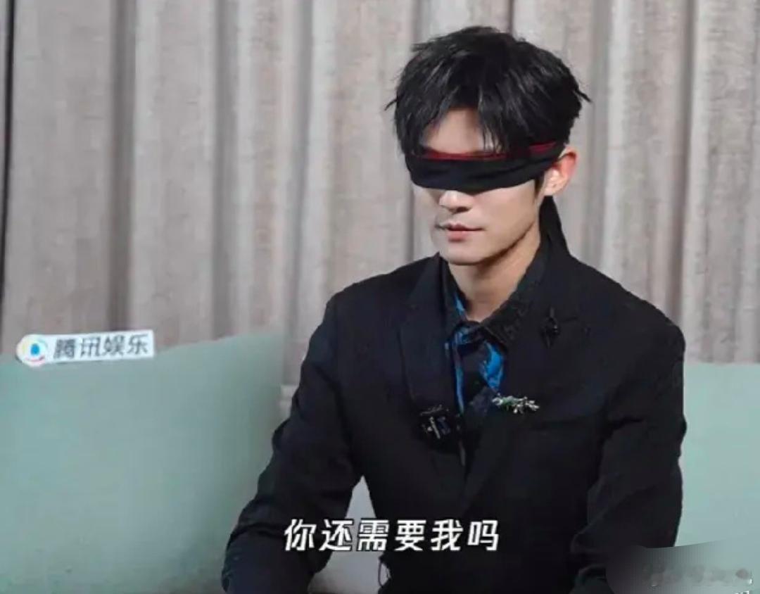 五竹叔不管是现代装还是古装，都不宜裸露全脸。脸上遮一点比完全不遮能帅1000个l